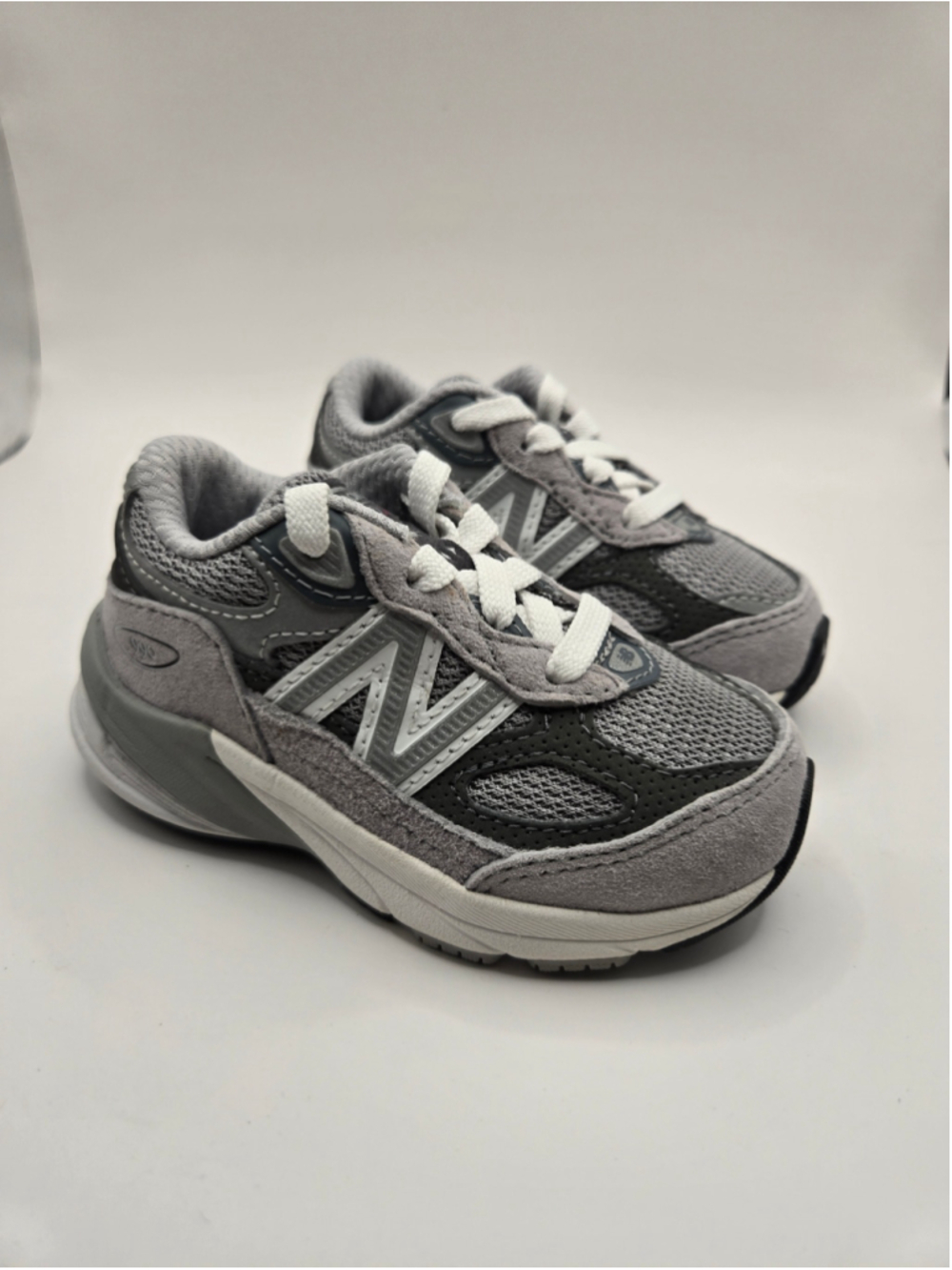New Balance Baby 990v6 Sneakers Size 5 Grey White